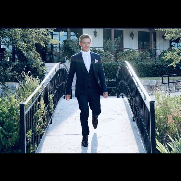 Meet your Posher, Chris - Picture 1 of 1